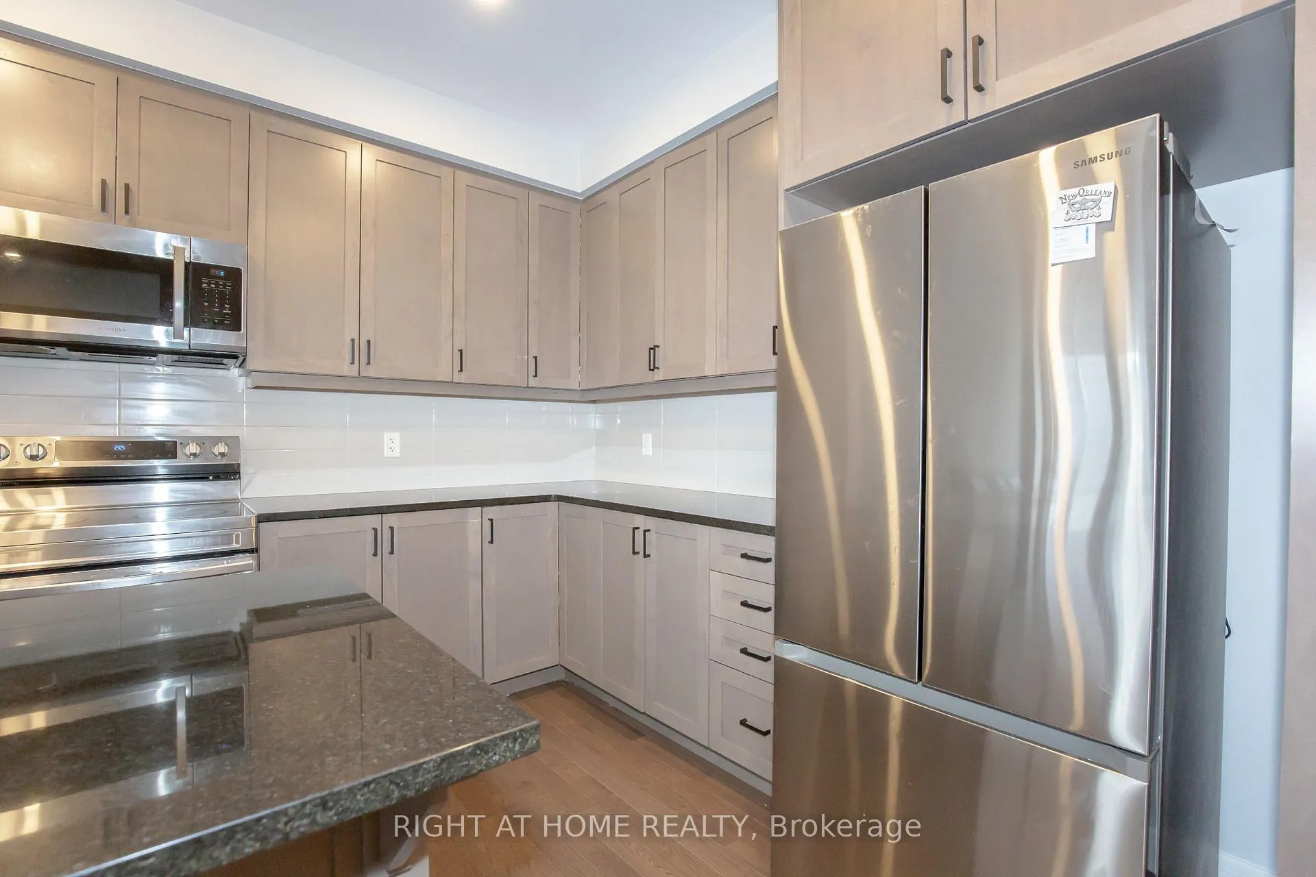 Photo 7 of 521 Hitzlay Terrace, Ottawa, Kanata - Kanata Lakes/Heritage Hills — HOMEH