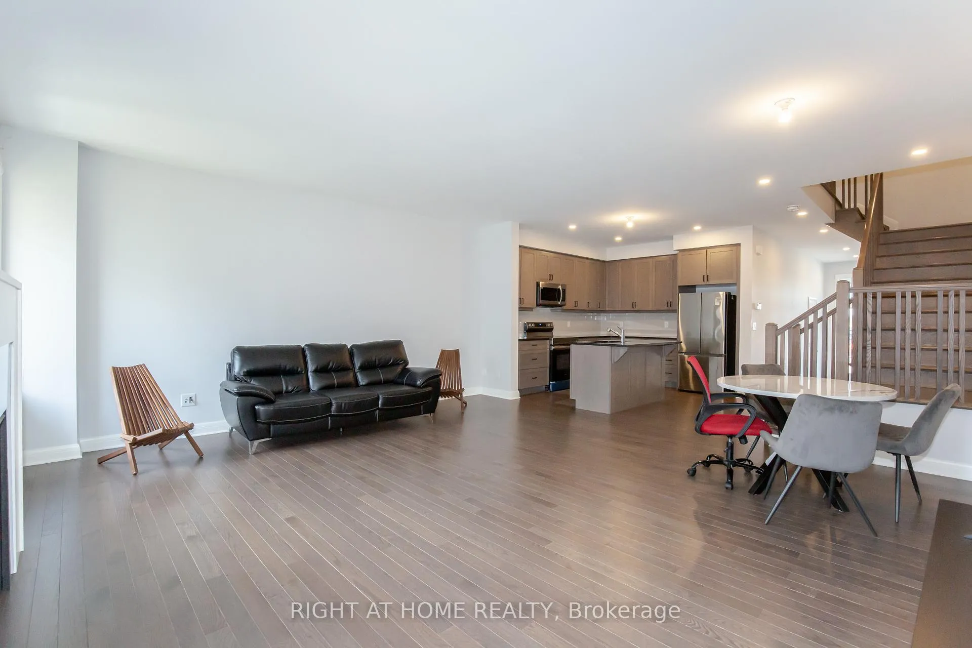 Photo 9 of 521 Hitzlay Terrace, Ottawa, Kanata - Kanata Lakes/Heritage Hills — HOMEH