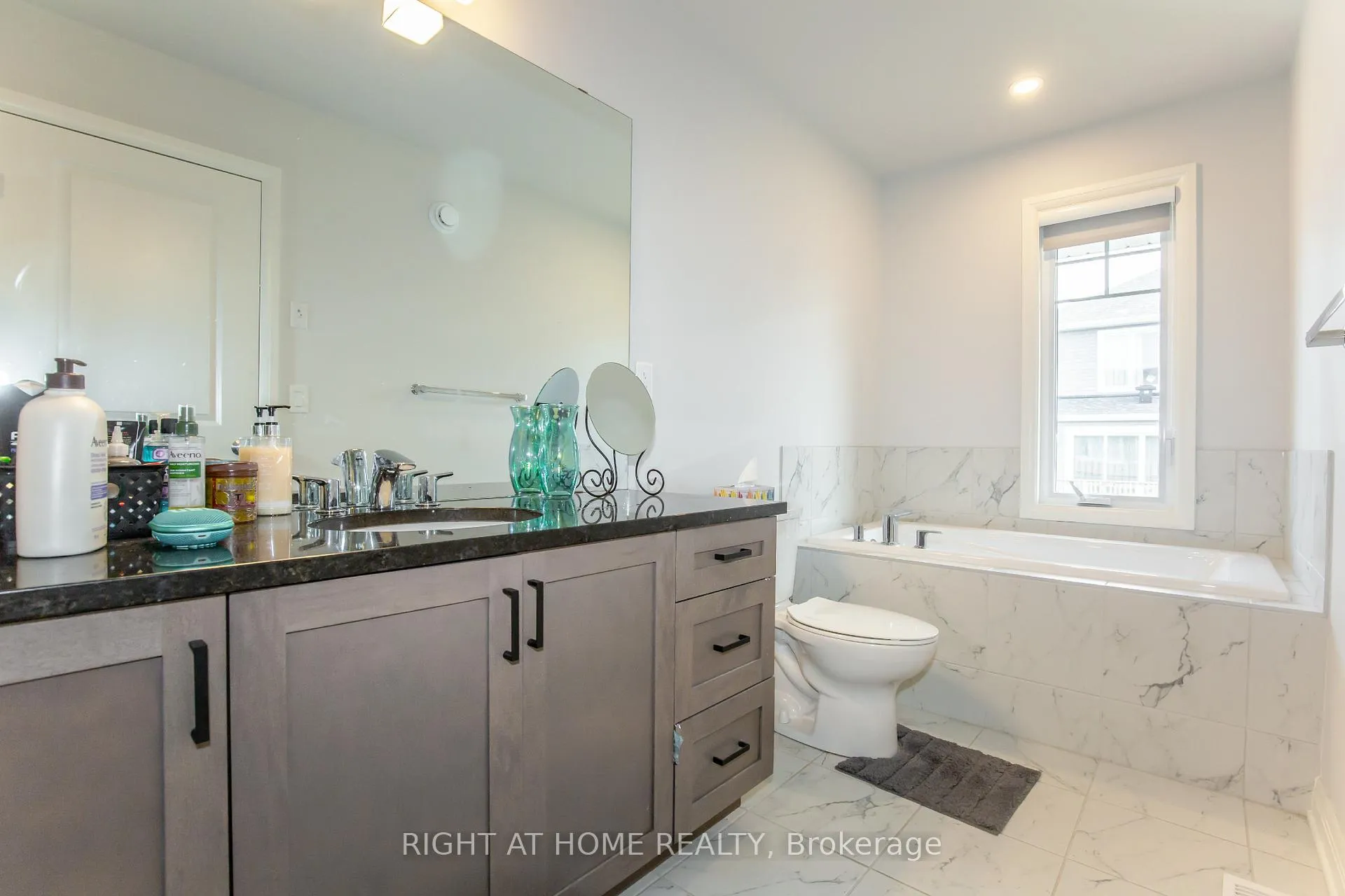 Photo 17 of 521 Hitzlay Terrace, Ottawa, Kanata - Kanata Lakes/Heritage Hills — HOMEH