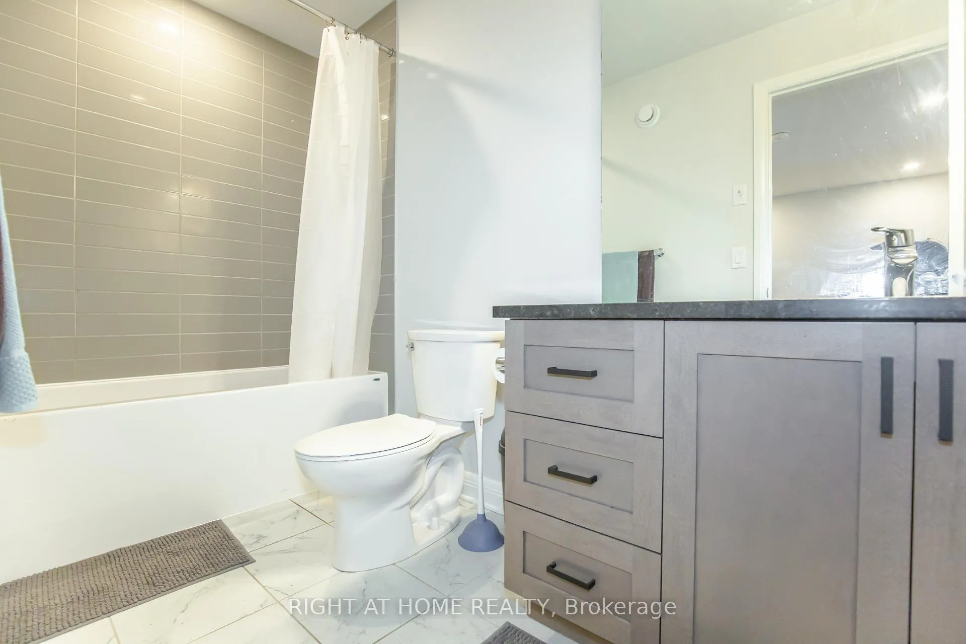 Photo 24 of 521 Hitzlay Terrace, Ottawa, Kanata - Kanata Lakes/Heritage Hills — HOMEH
