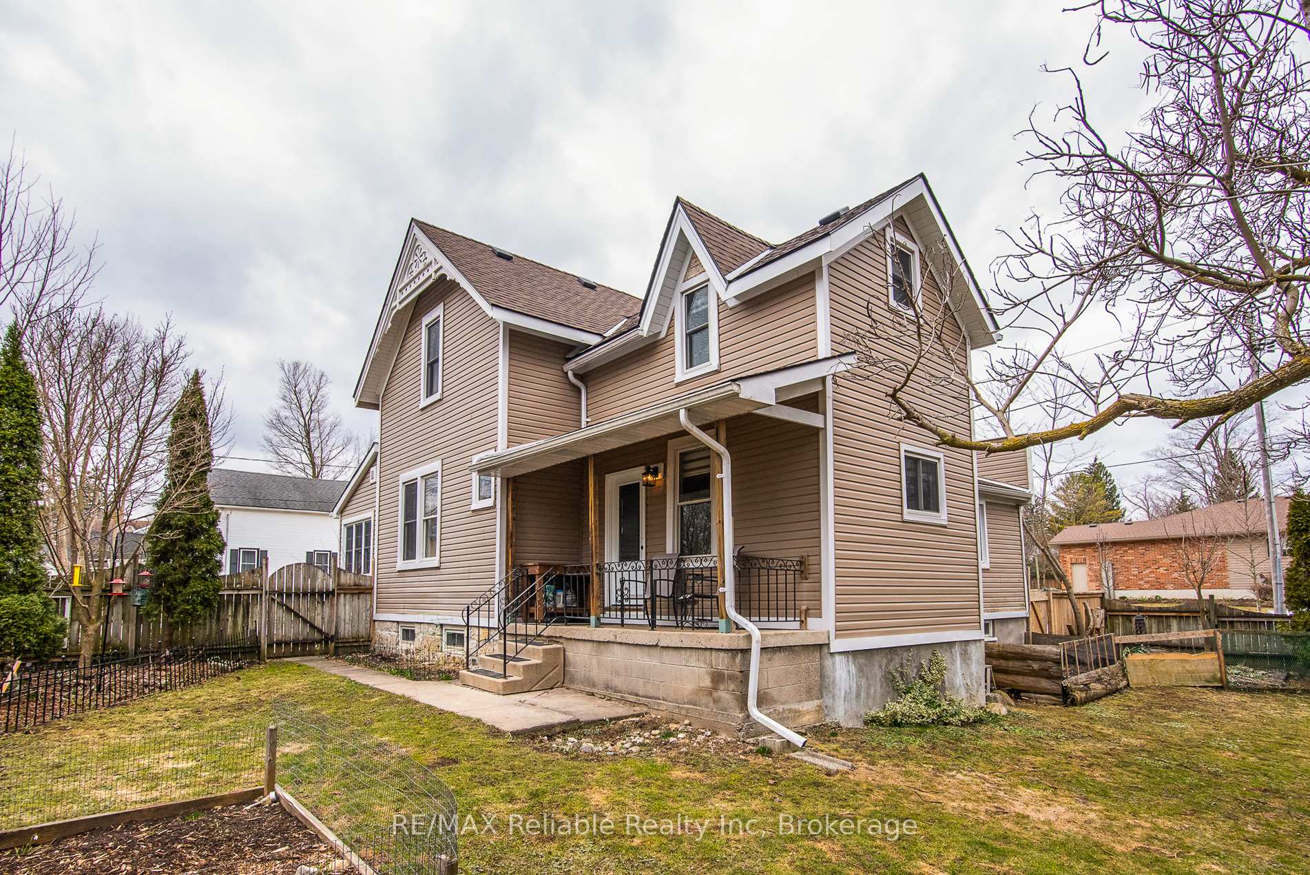 Photo 5 of 60 Centre Street, Huron East, Seaforth — HOMEH