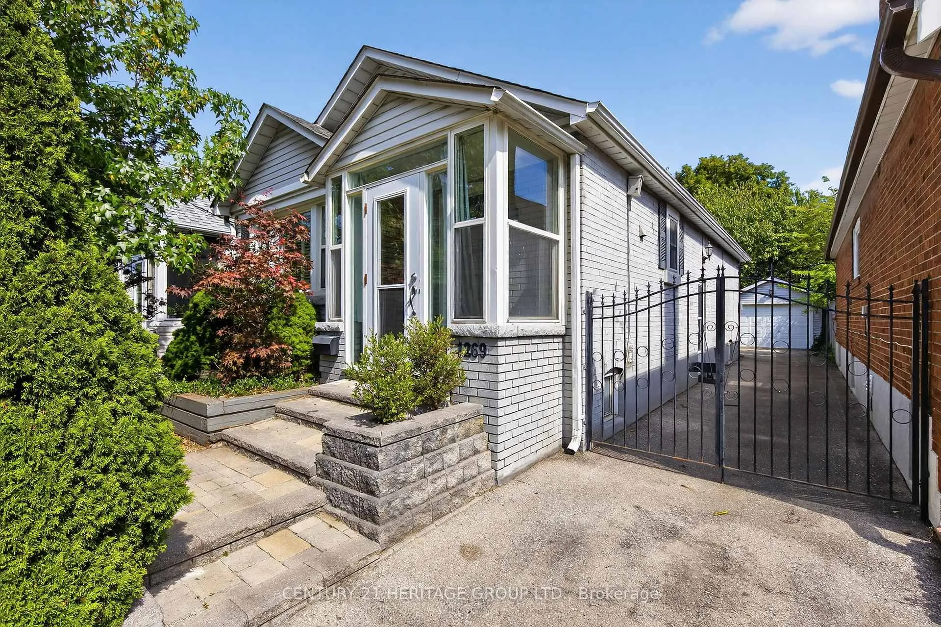 Photo 2 of 1269 Broadview Avenue, Toronto, Broadview North — HOMEH