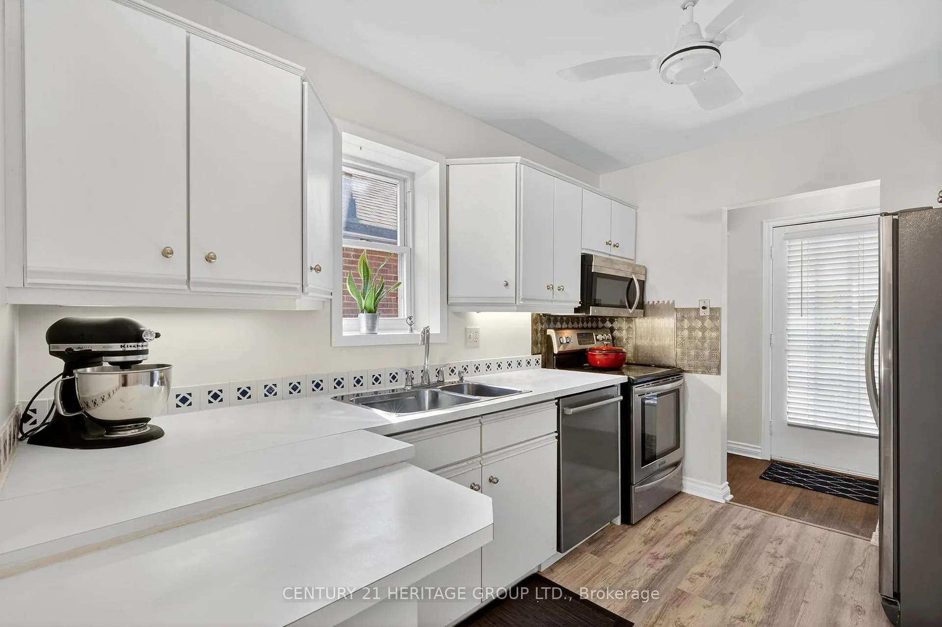 Photo 9 of 1269 Broadview Avenue, Toronto, Broadview North — HOMEH