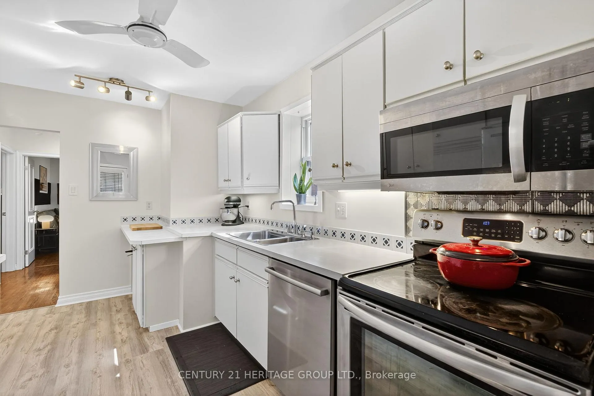 Photo 10 of 1269 Broadview Avenue, Toronto, Broadview North — HOMEH