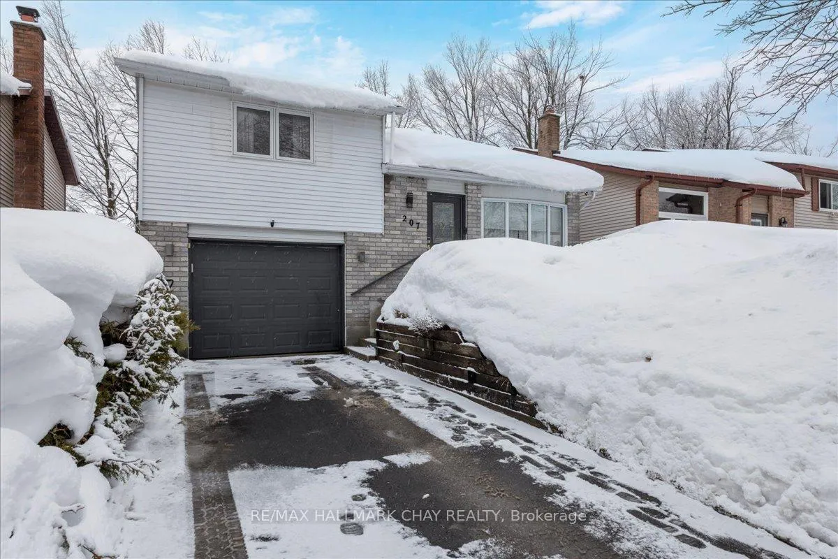Photo 1 of 207 Burns Circle, Barrie, Northwest — HOMEH