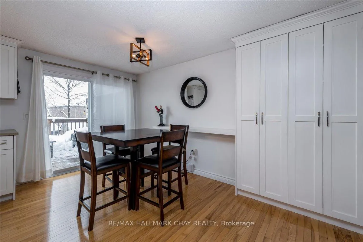 Photo 8 of 207 Burns Circle, Barrie, Northwest — HOMEH