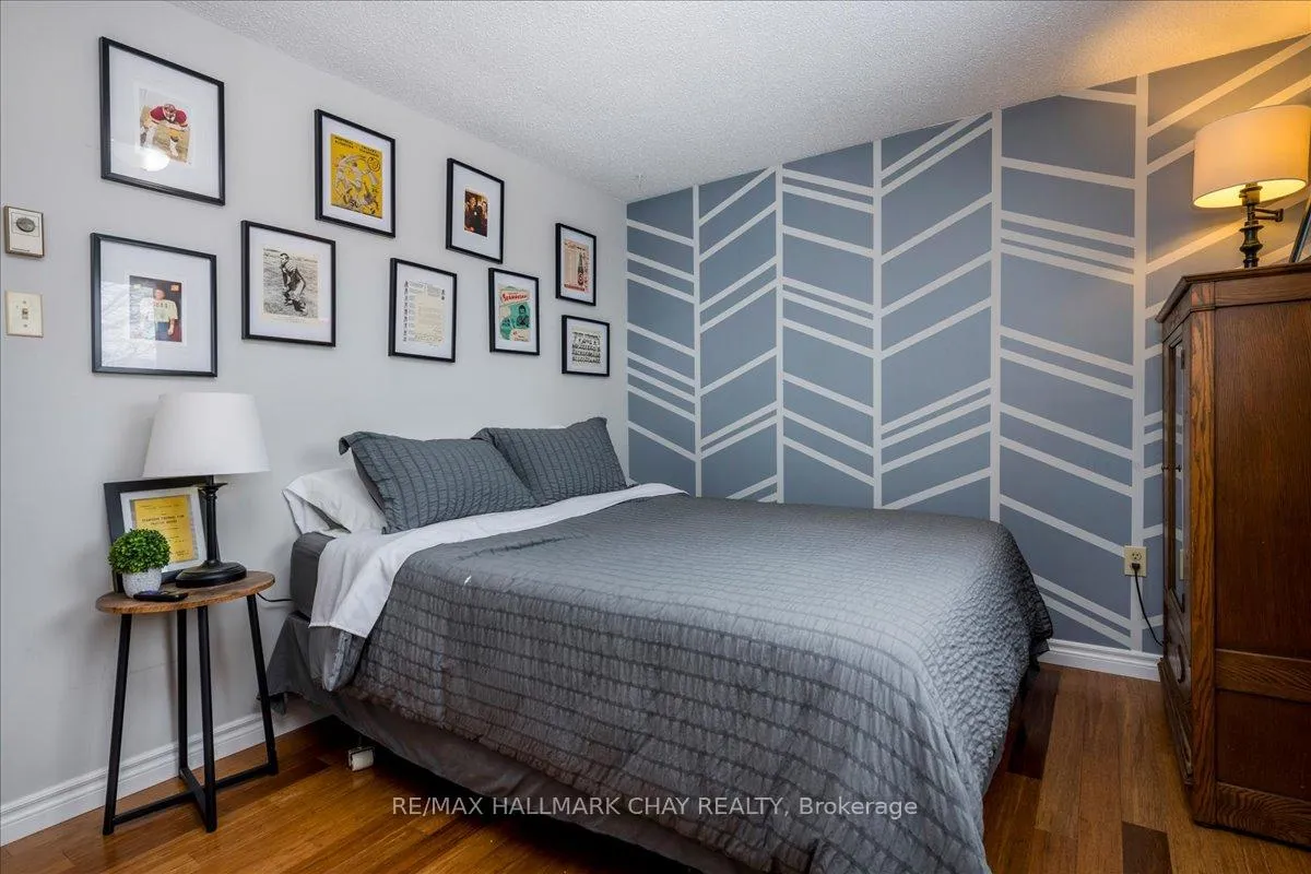 Photo 14 of 207 Burns Circle, Barrie, Northwest — HOMEH