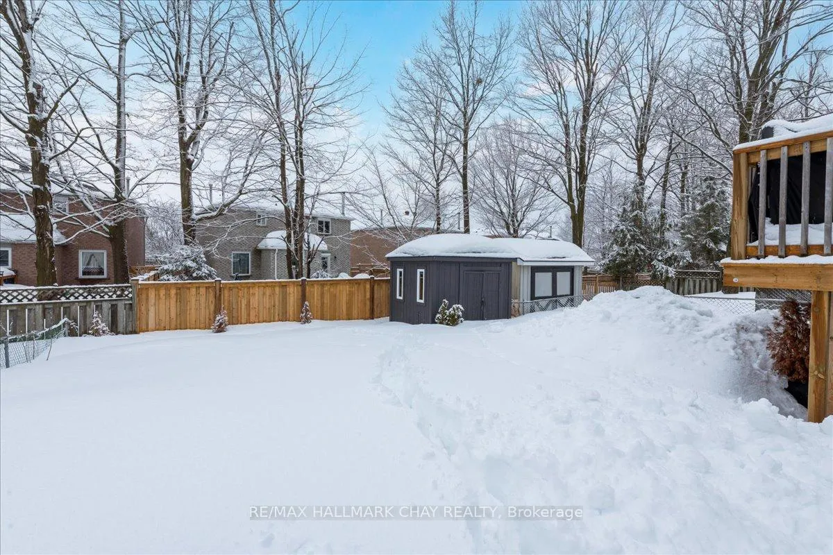 Photo 18 of 207 Burns Circle, Barrie, Northwest — HOMEH