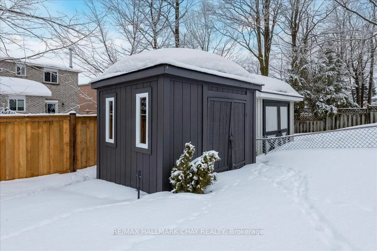 Photo 19 of 207 Burns Circle, Barrie, Northwest — HOMEH