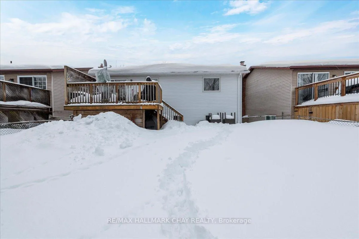 Photo 20 of 207 Burns Circle, Barrie, Northwest — HOMEH