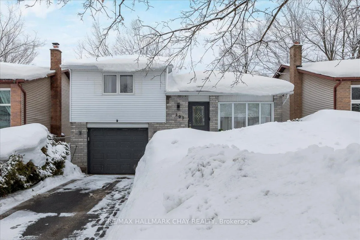 Photo 21 of 207 Burns Circle, Barrie, Northwest — HOMEH