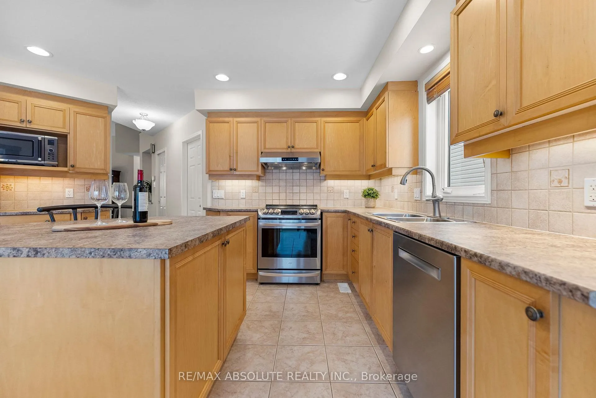 Photo 10 of 115 Arrowwood Drive, Ottawa, Stittsville (South) — HOMEH