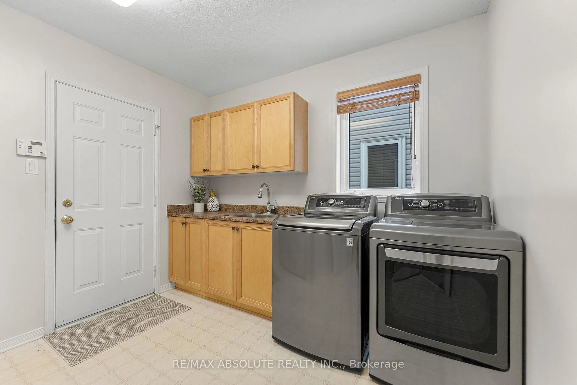 Photo 13 of 115 Arrowwood Drive, Ottawa, Stittsville (South) — HOMEH