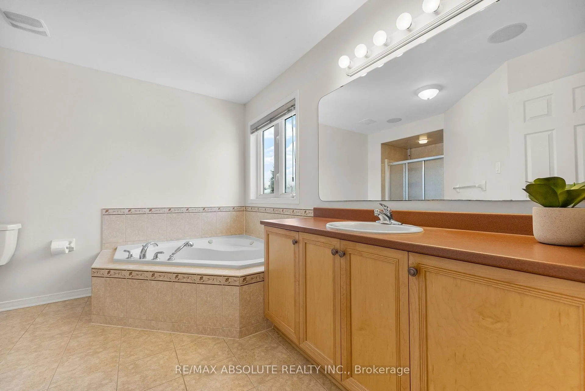 Photo 16 of 115 Arrowwood Drive, Ottawa, Stittsville (South) — HOMEH