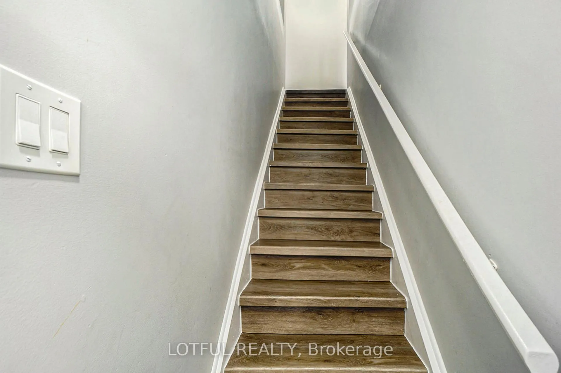 Photo 3 of Unit B, 725 Alesther Street, Ottawa, Overbrook/Castle Heights — HOMEH