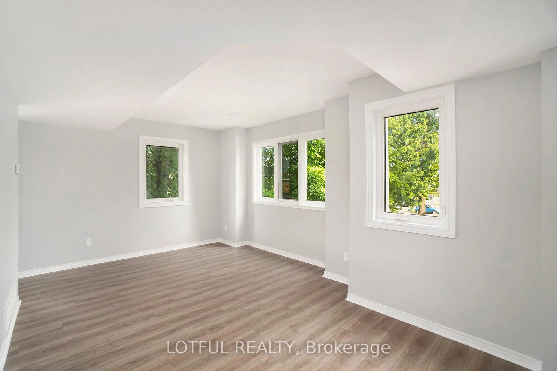 Photo 4 of Unit B, 725 Alesther Street, Ottawa, Overbrook/Castle Heights — HOMEH