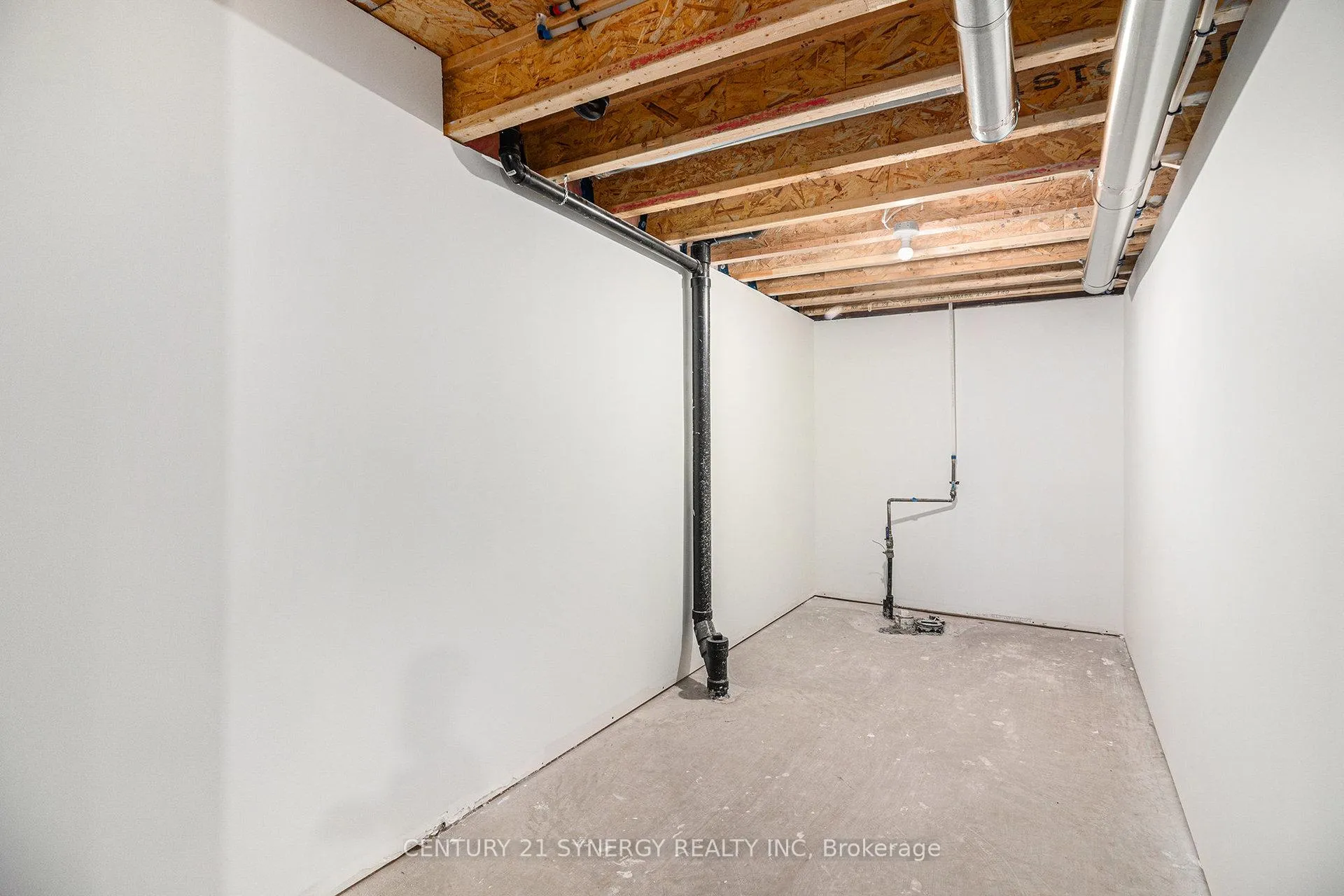 Photo 28 of 27 Helen Street, North Stormont, North Stormont (Finch) Twp — HOMEH