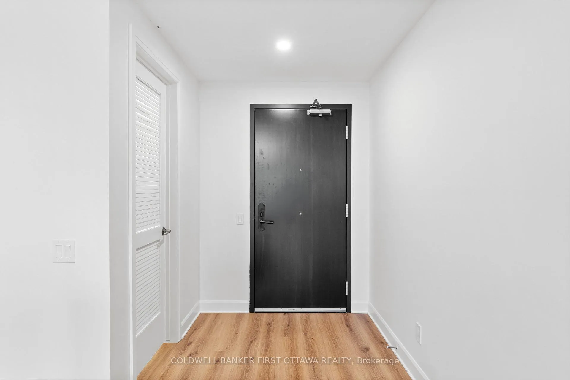 Photo 3 of Unit 401, 115 Echo Drive, Ottawa, Ottawa East — HOMEH