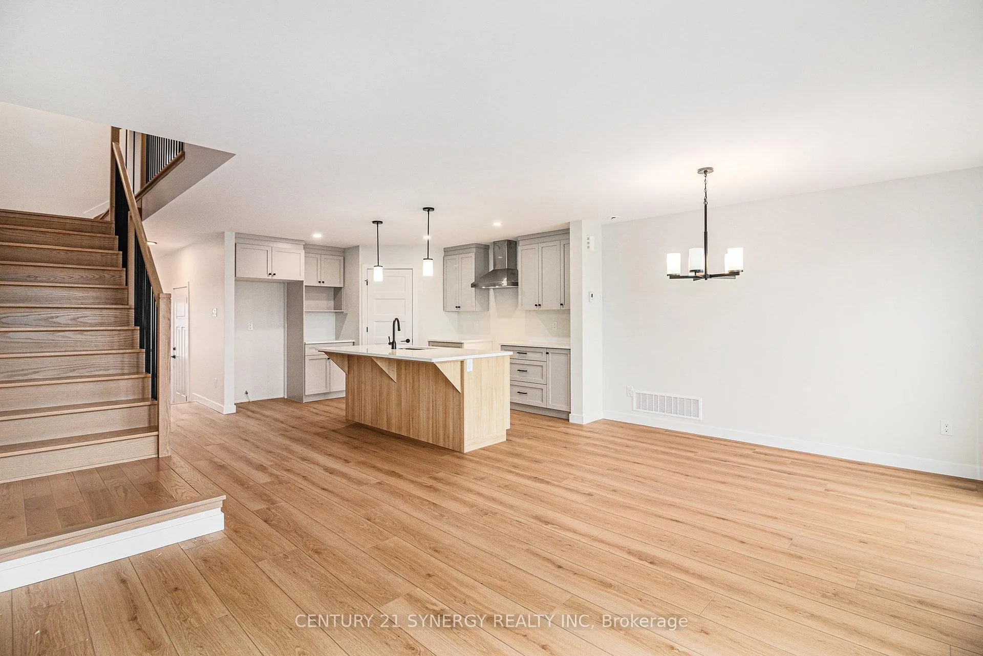 Photo 10 of 33 Helen Street, North Stormont, North Stormont (Finch) Twp — HOMEH