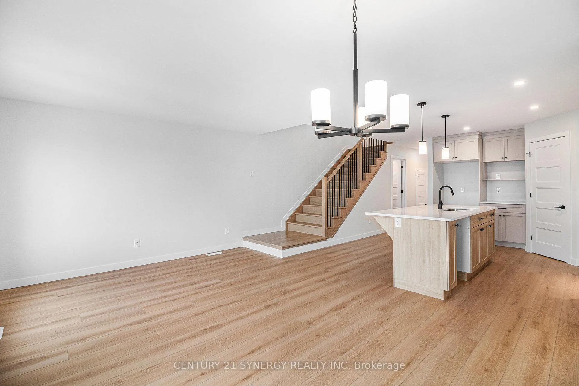 Photo 11 of 33 Helen Street, North Stormont, North Stormont (Finch) Twp — HOMEH