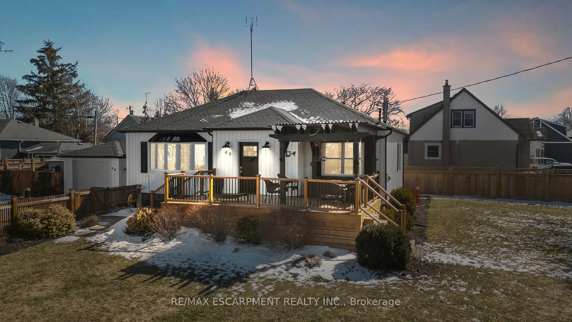 Photo 2 of 48 Windsor Road, St. Catharines, Vine/Linwell — HOMEH