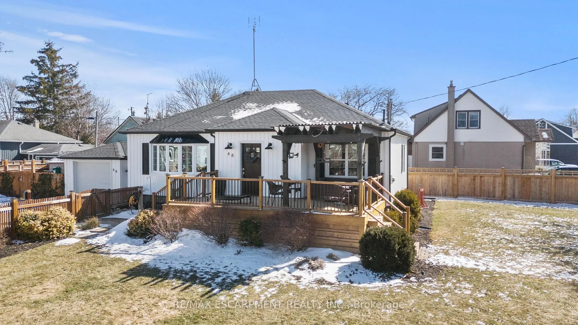 Photo 3 of 48 Windsor Road, St. Catharines, Vine/Linwell — HOMEH
