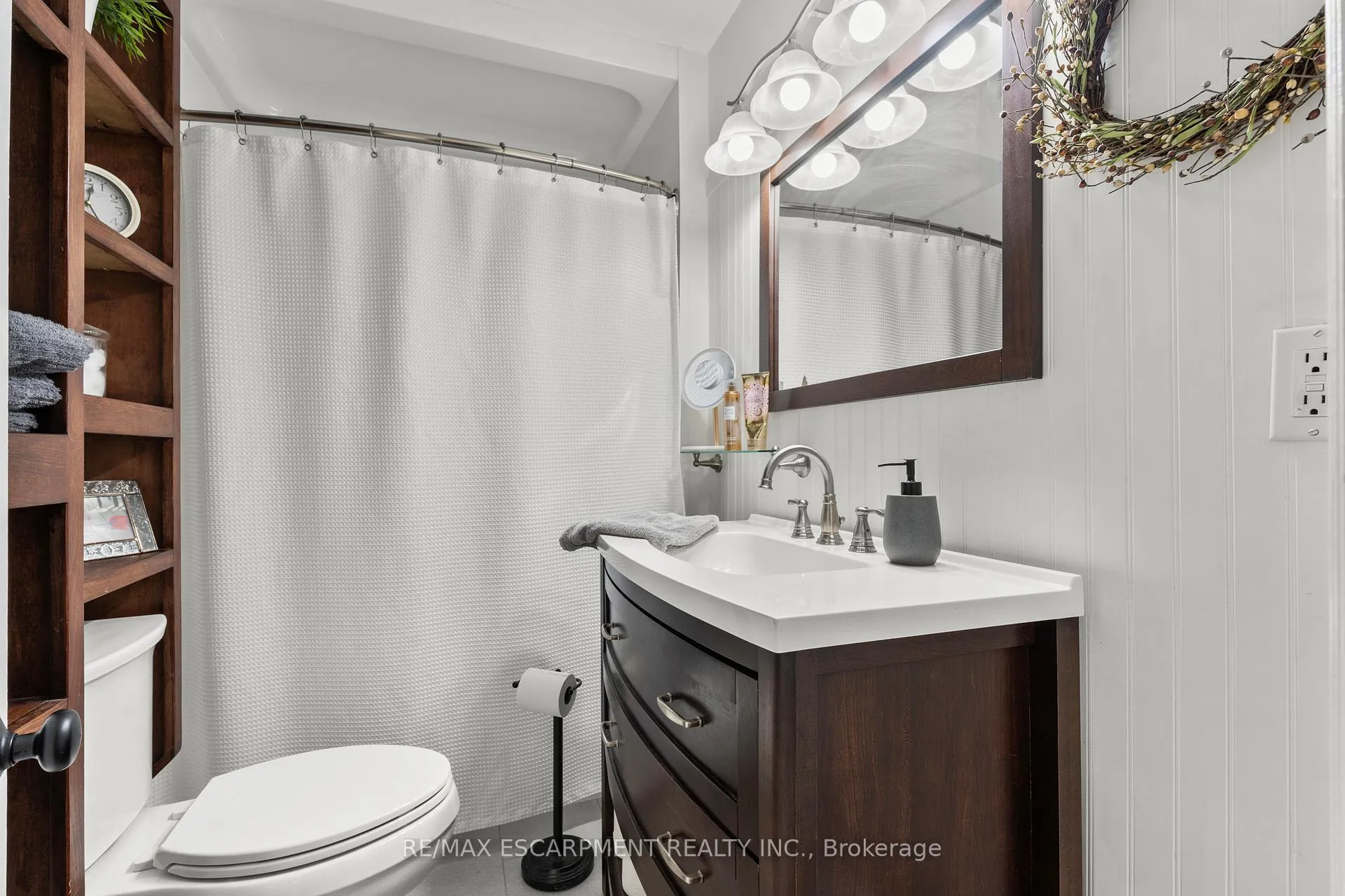 Photo 26 of 48 Windsor Road, St. Catharines, Vine/Linwell — HOMEH