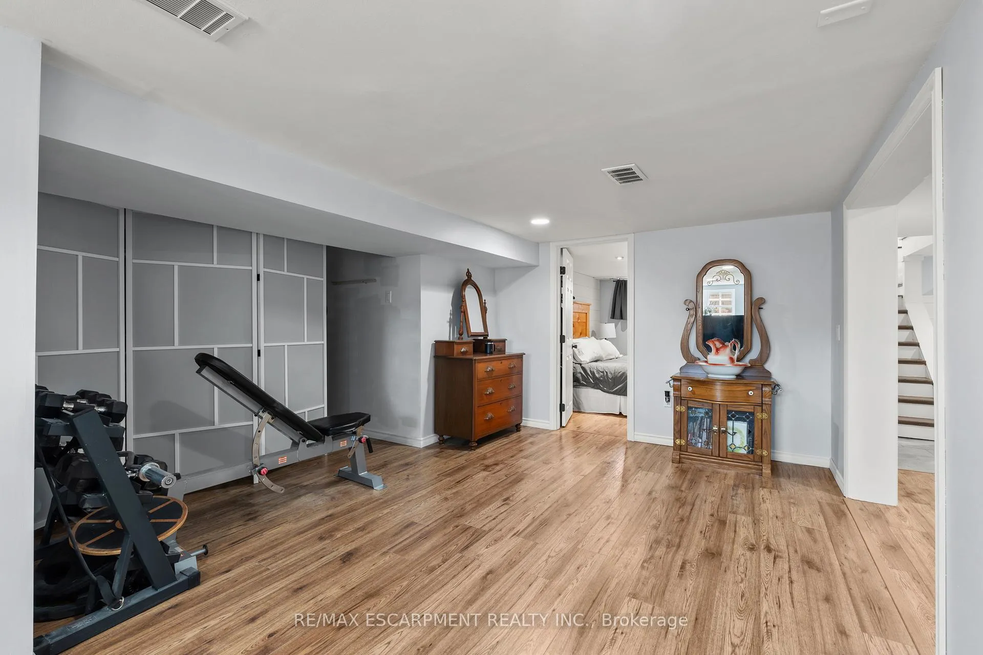Photo 35 of 48 Windsor Road, St. Catharines, Vine/Linwell — HOMEH