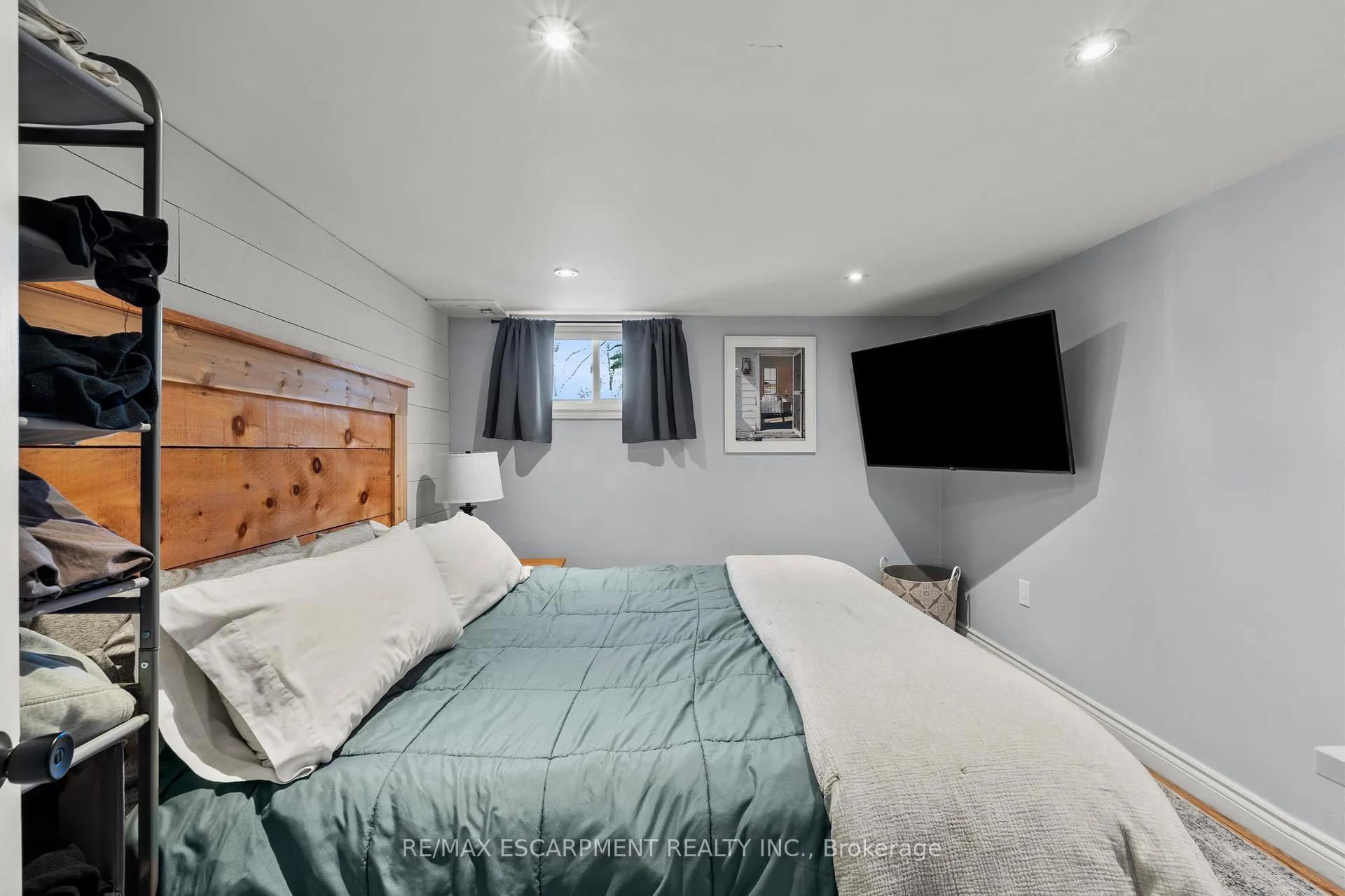 Photo 36 of 48 Windsor Road, St. Catharines, Vine/Linwell — HOMEH