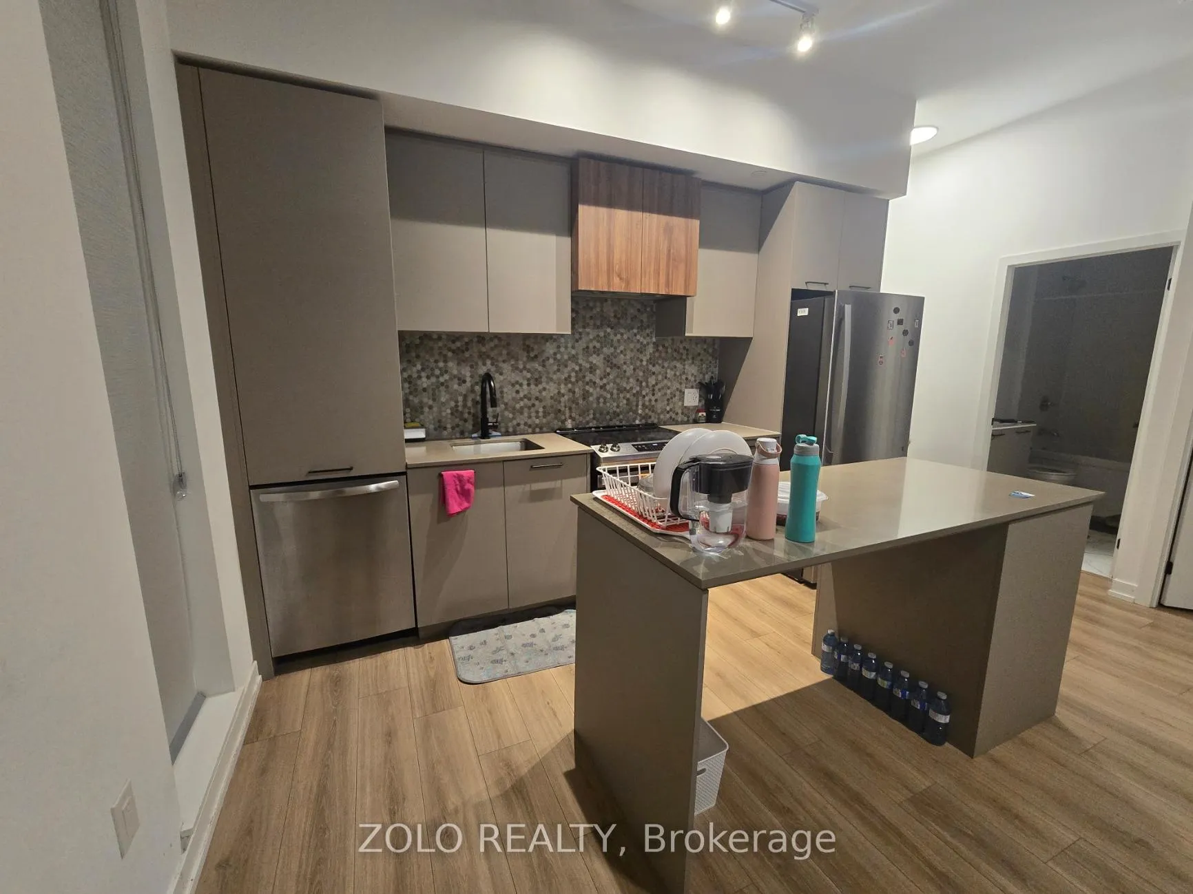 Photo 7 of Unit 604, 10 Lagerfeld Drive, Brampton, Northwest Brampton — HOMEH