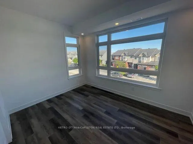 Photo 5 of Unit I, 390 Rolling Meadow Crescent, Ottawa, Mer Bleue/Bradley Estates/Anderson Park — HOMEH