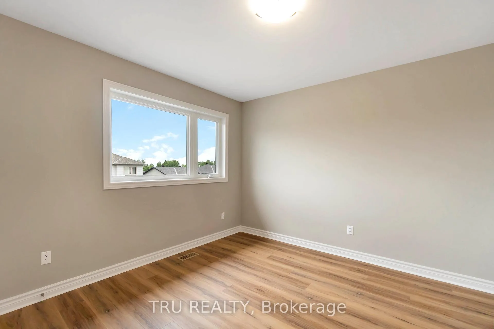 Photo 24 of 83 Douglas Brown Way, Arnprior — HOMEH