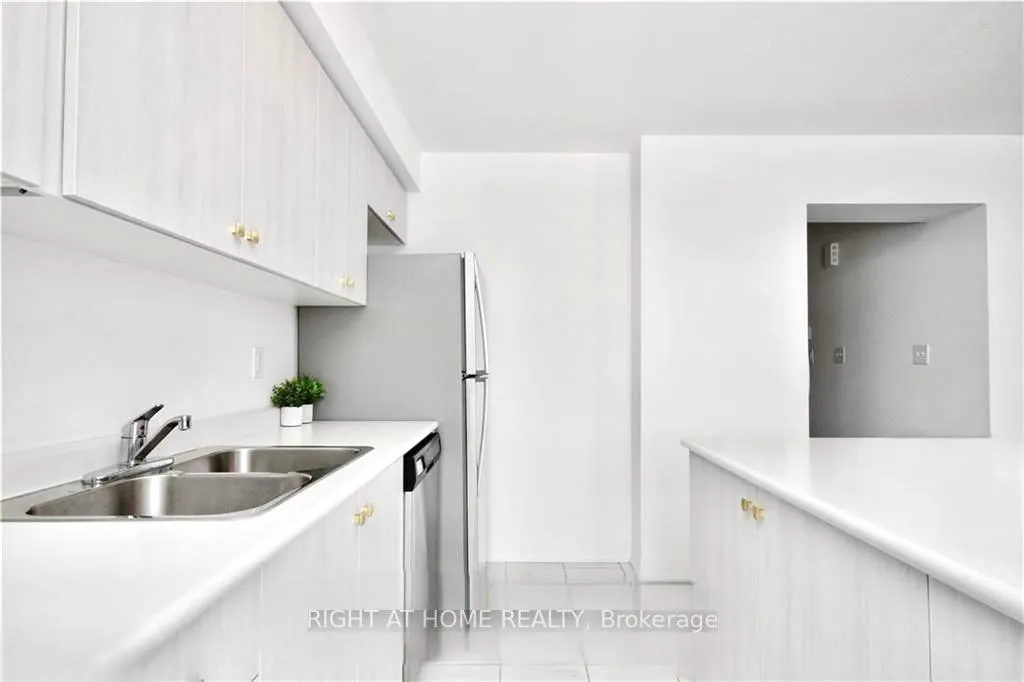 Photo 4 of 23 Kodiak Terrace, Barrie, Rural Barrie Southwest — HOMEH