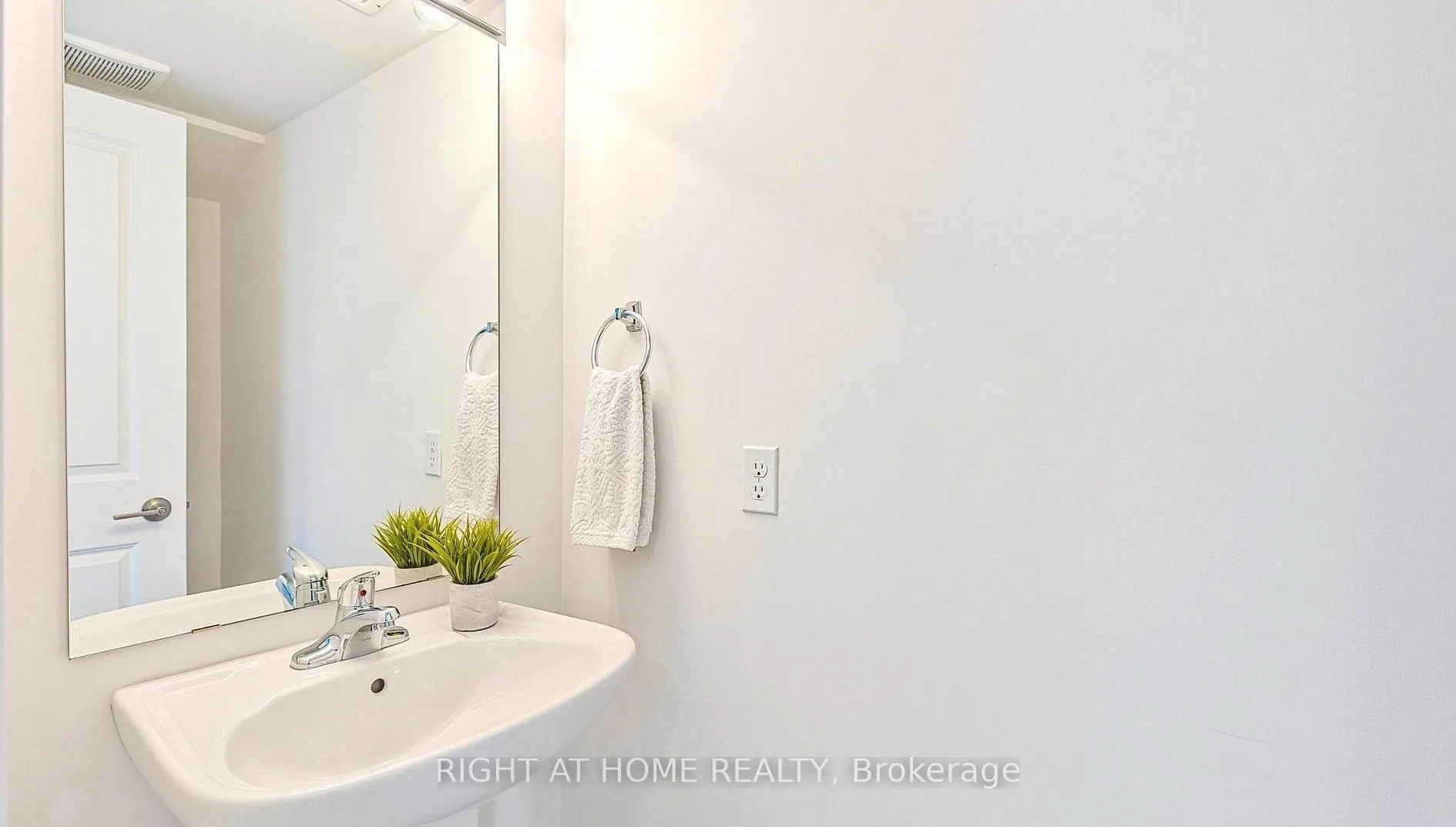 Photo 15 of 23 Kodiak Terrace, Barrie, Rural Barrie Southwest — HOMEH