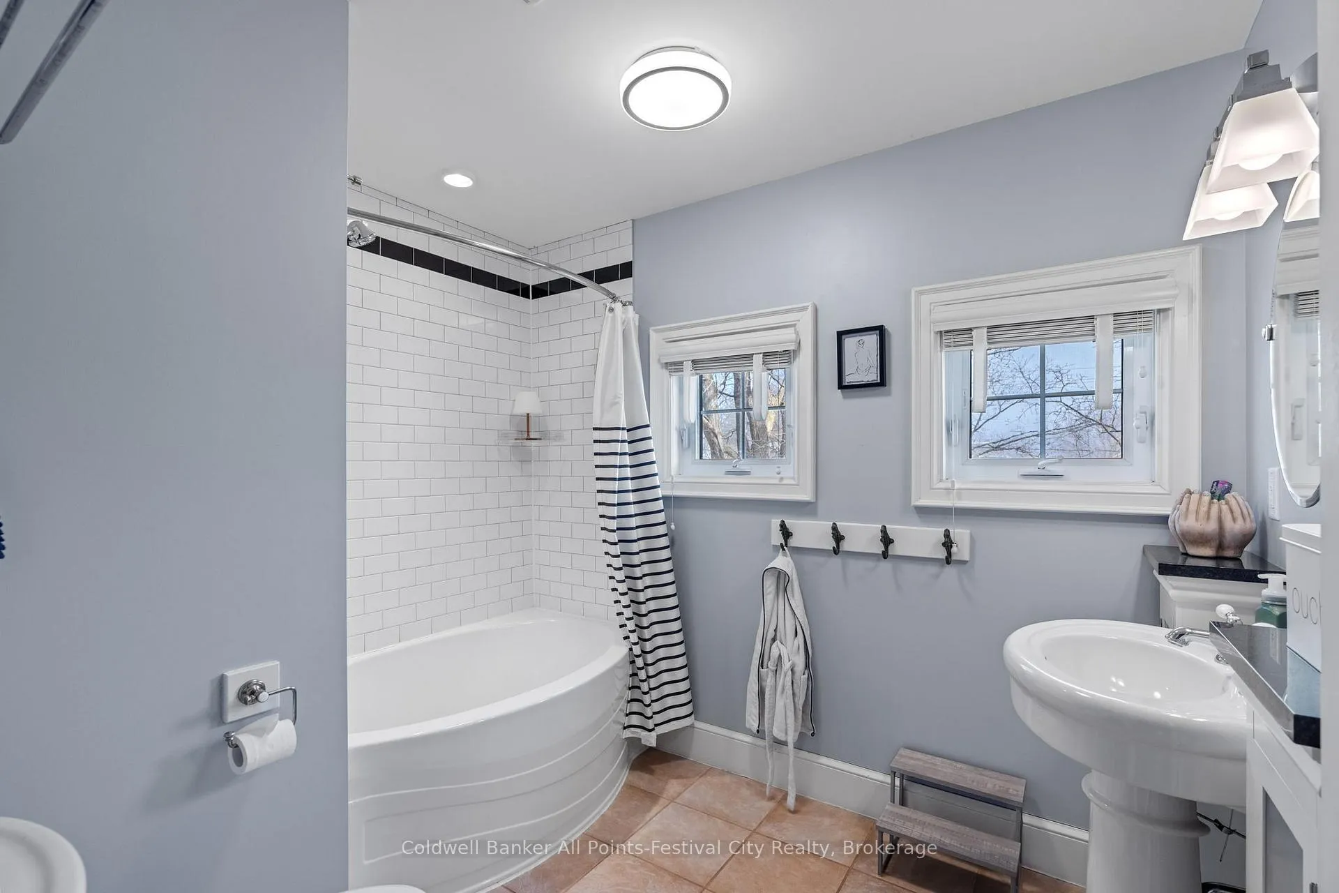 Photo 19 of 56 Wellington Street S, Goderich, Goderich (Town) — HOMEH