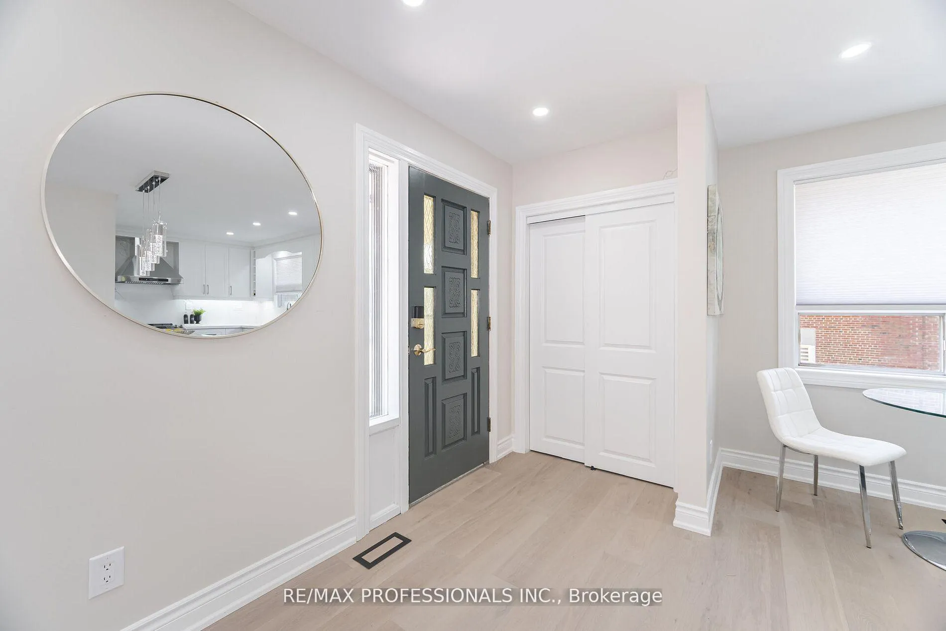 Photo 4 of 718 Royal York Road, Etobicoke, Stonegate-Queensway — HOMEH