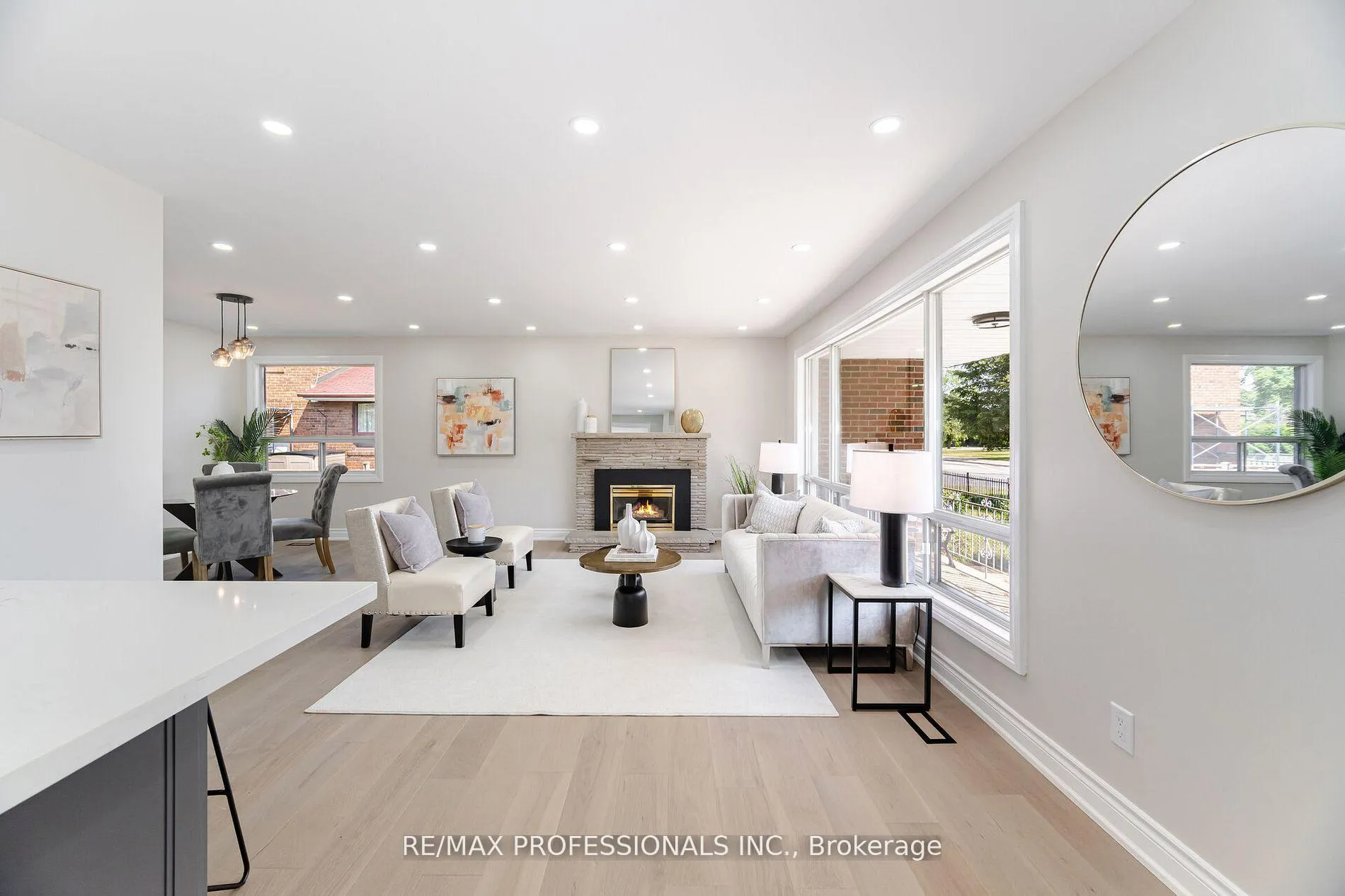 Photo 5 of 718 Royal York Road, Etobicoke, Stonegate-Queensway — HOMEH