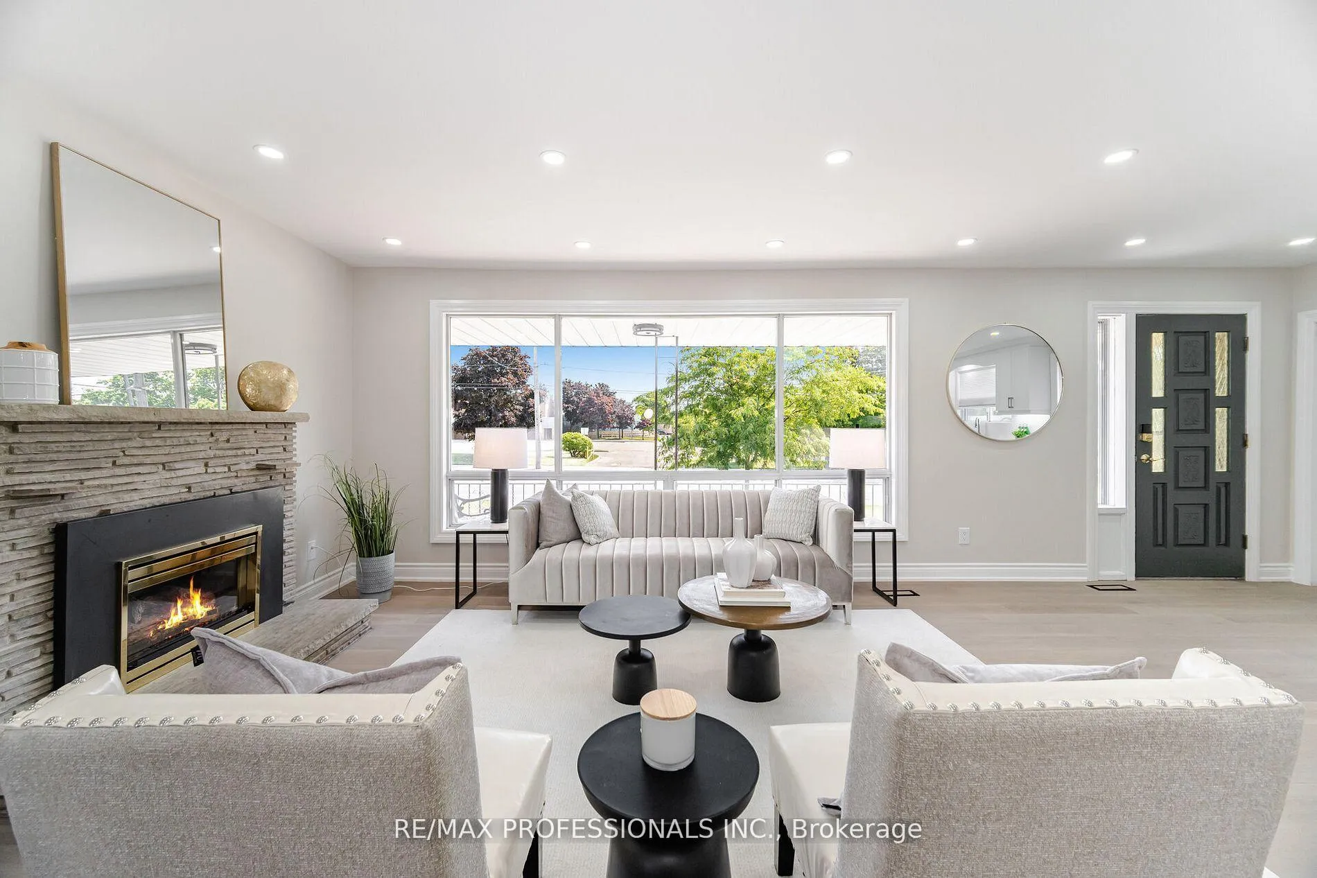 Photo 7 of 718 Royal York Road, Etobicoke, Stonegate-Queensway — HOMEH