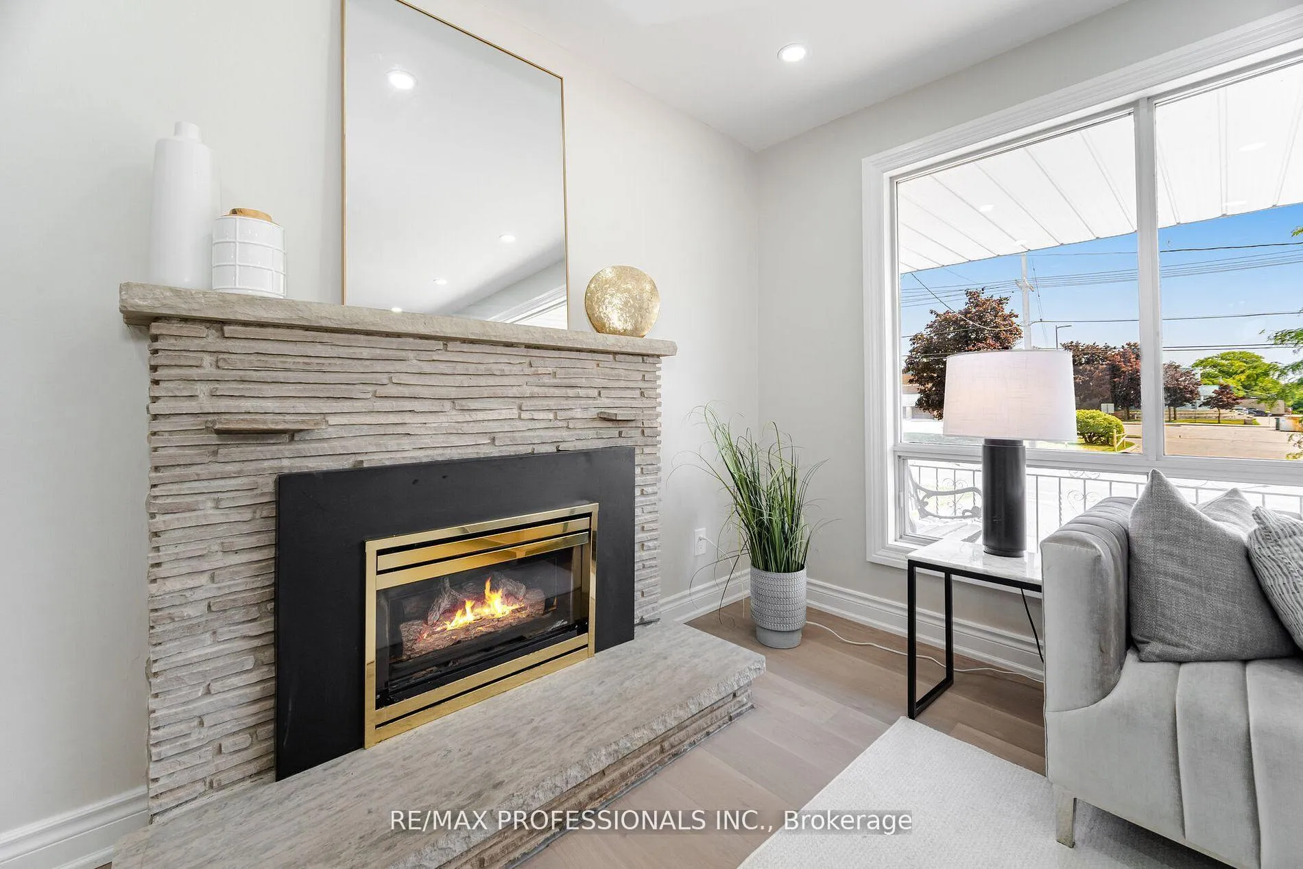 Photo 8 of 718 Royal York Road, Etobicoke, Stonegate-Queensway — HOMEH