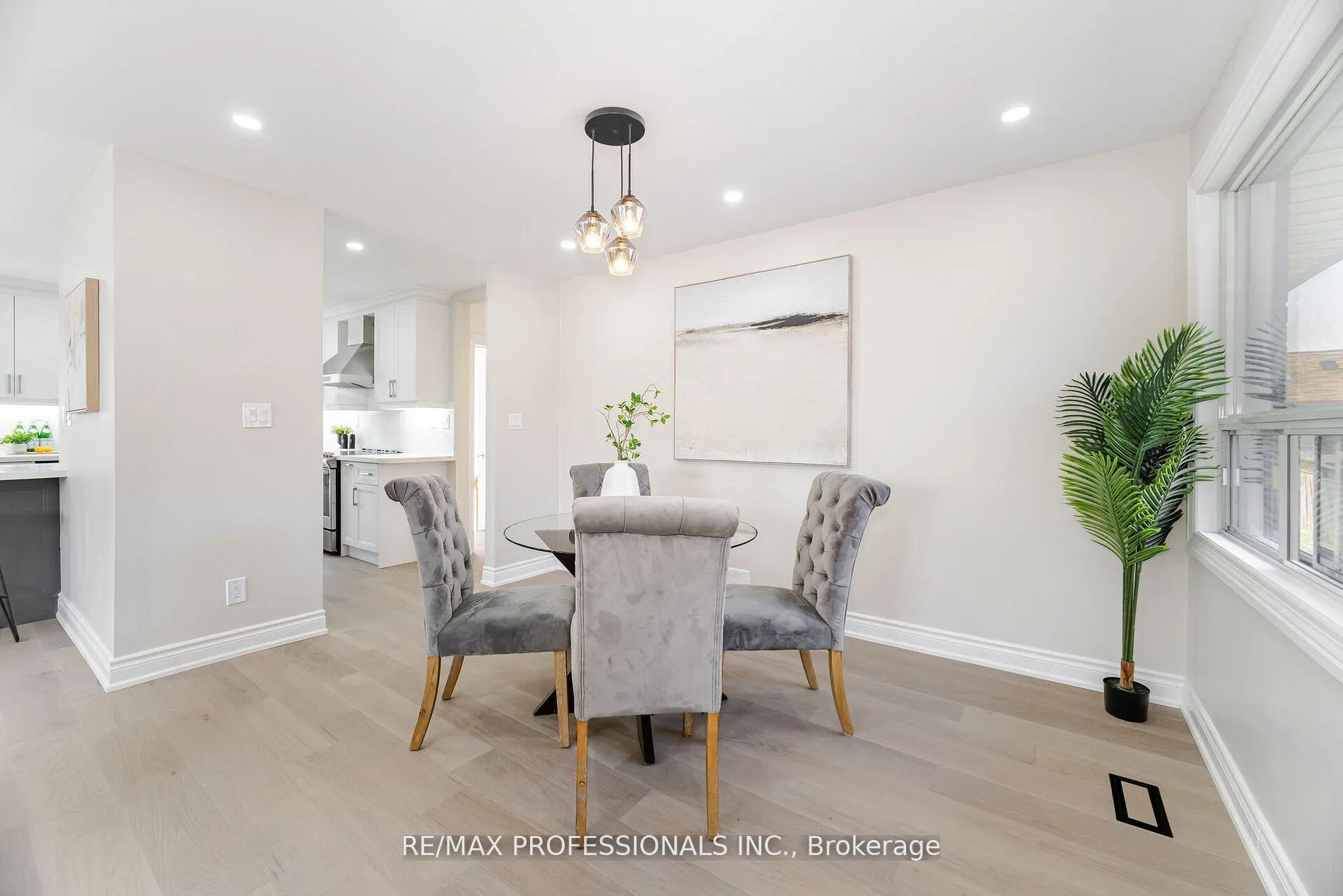 Photo 10 of 718 Royal York Road, Etobicoke, Stonegate-Queensway — HOMEH