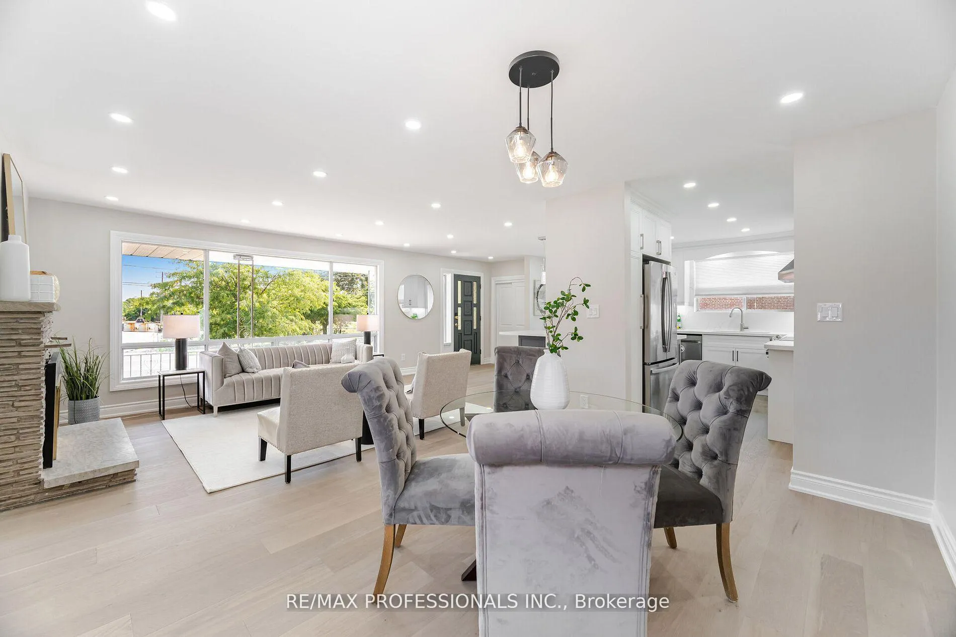 Photo 12 of 718 Royal York Road, Etobicoke, Stonegate-Queensway — HOMEH