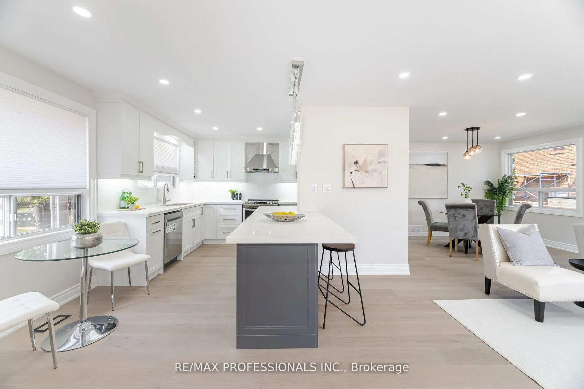 Photo 13 of 718 Royal York Road, Etobicoke, Stonegate-Queensway — HOMEH