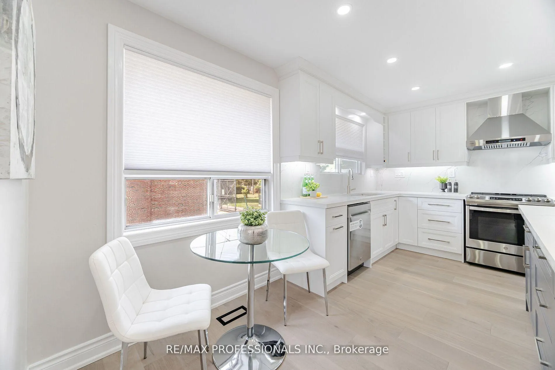 Photo 14 of 718 Royal York Road, Etobicoke, Stonegate-Queensway — HOMEH