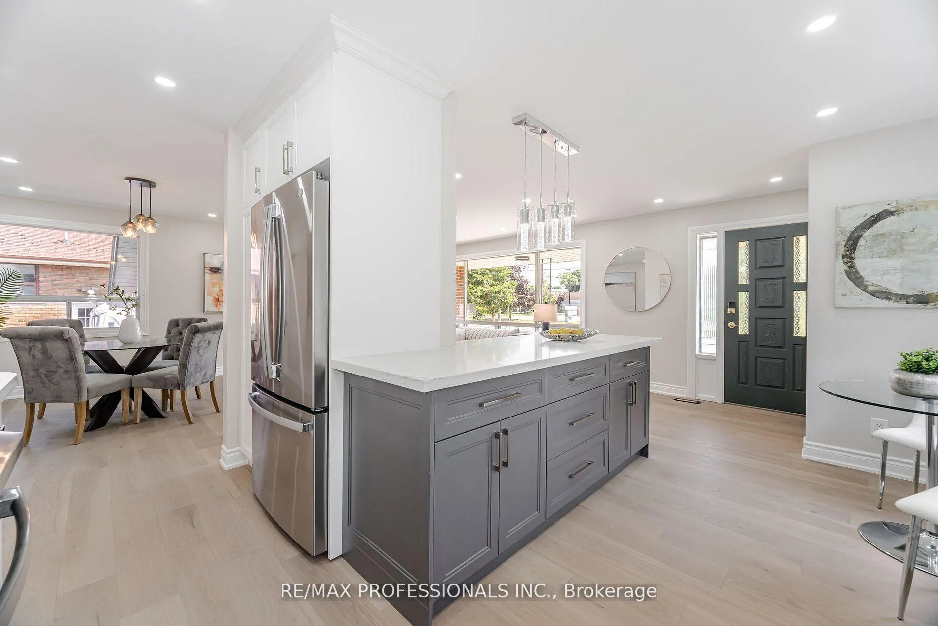 Photo 20 of 718 Royal York Road, Etobicoke, Stonegate-Queensway — HOMEH