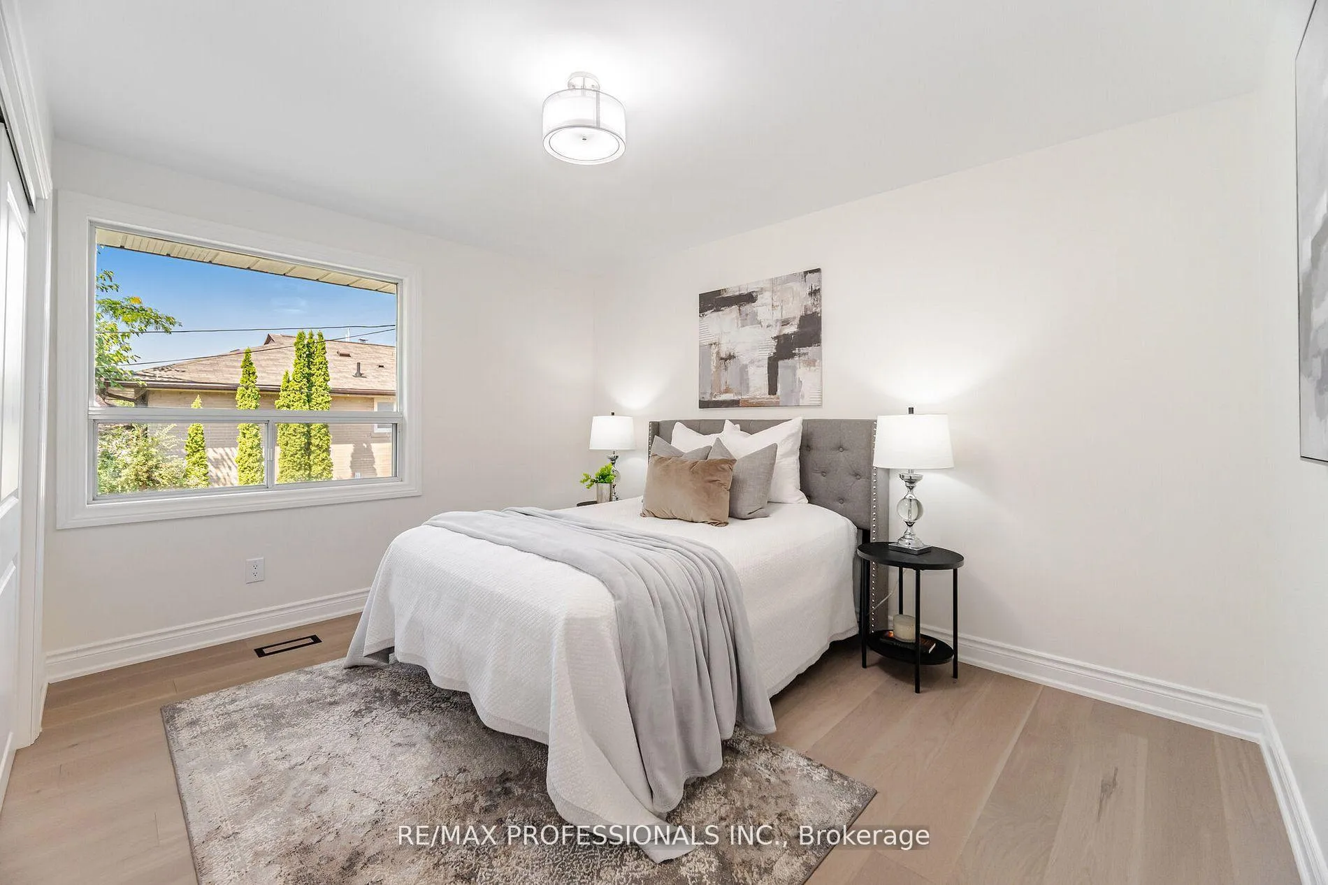 Photo 22 of 718 Royal York Road, Etobicoke, Stonegate-Queensway — HOMEH