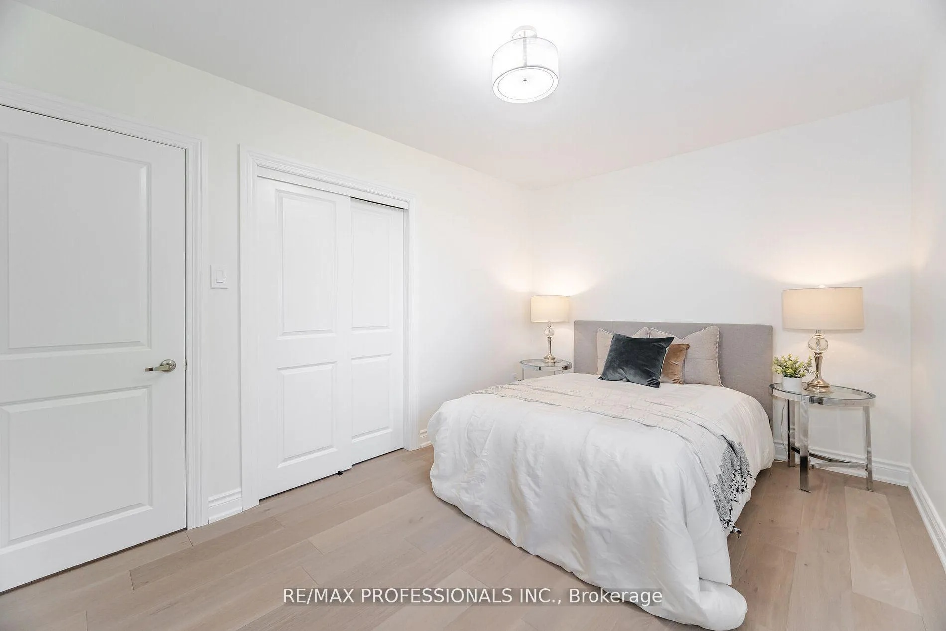 Photo 26 of 718 Royal York Road, Etobicoke, Stonegate-Queensway — HOMEH