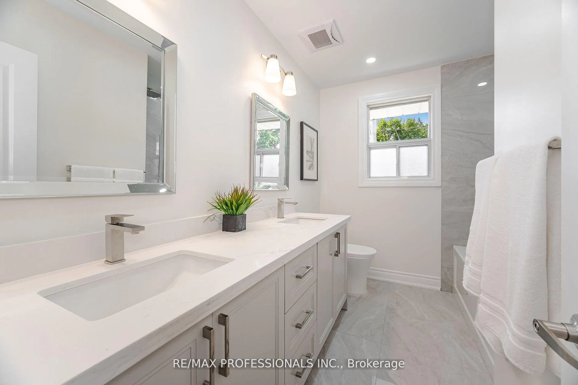 Photo 30 of 718 Royal York Road, Etobicoke, Stonegate-Queensway — HOMEH