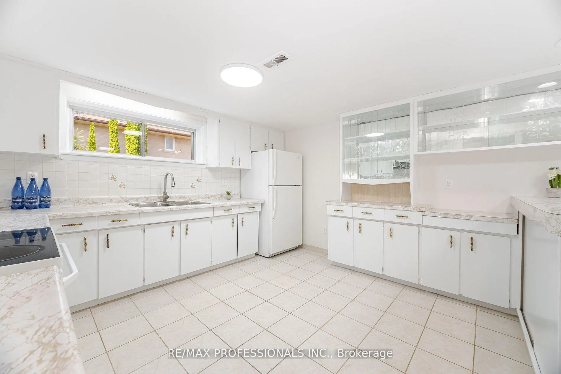 Photo 34 of 718 Royal York Road, Etobicoke, Stonegate-Queensway — HOMEH