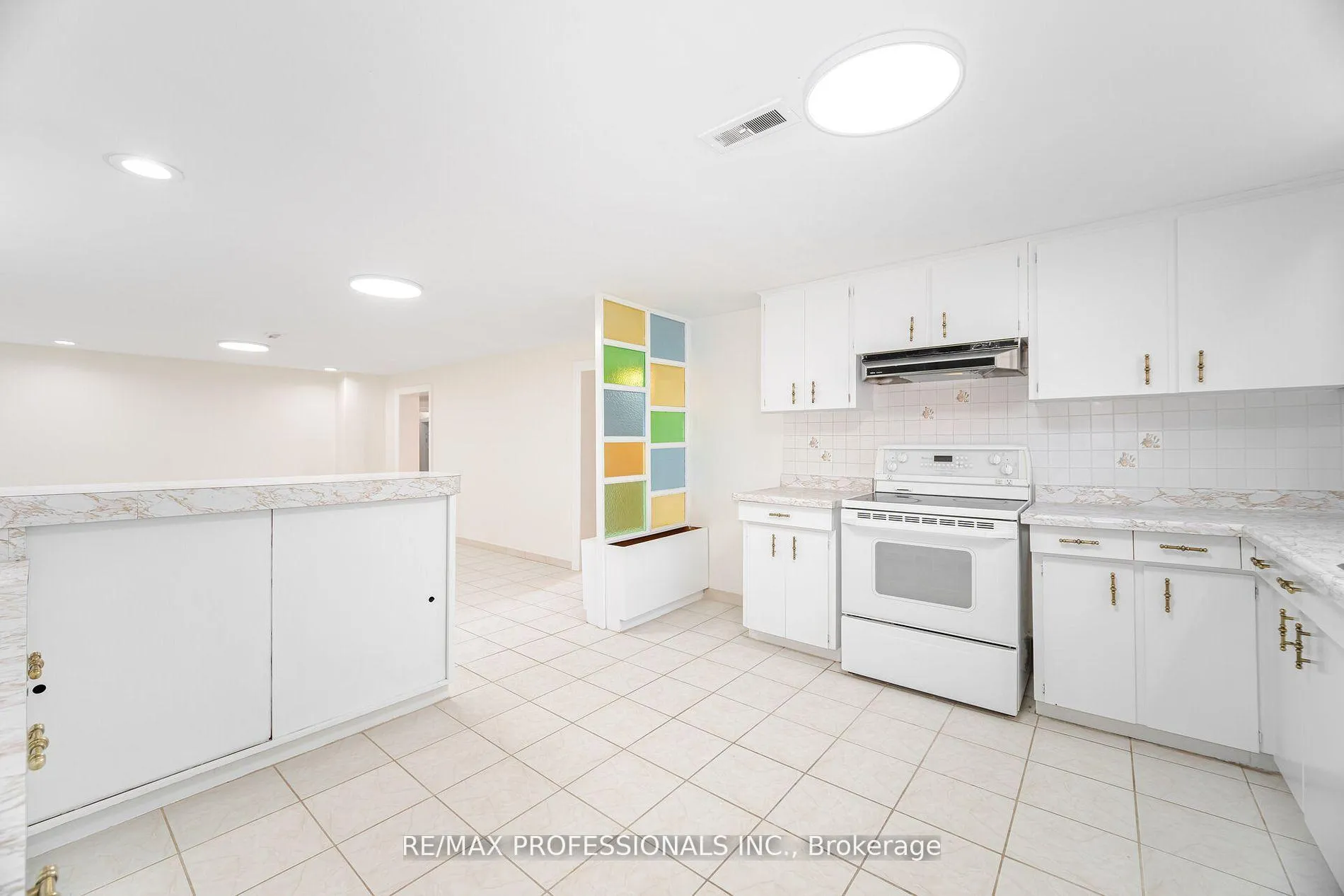 Photo 35 of 718 Royal York Road, Etobicoke, Stonegate-Queensway — HOMEH