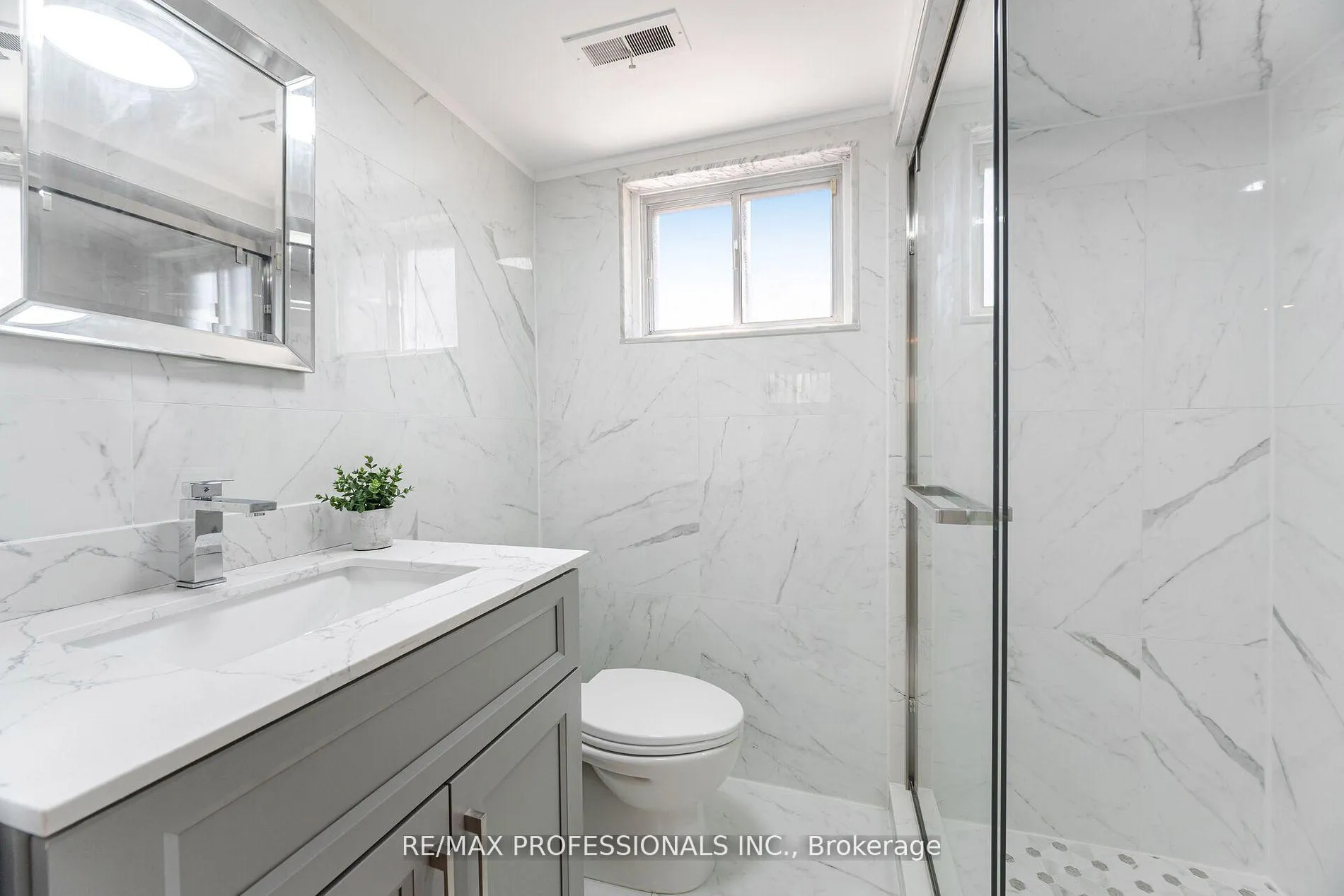 Photo 44 of 718 Royal York Road, Etobicoke, Stonegate-Queensway — HOMEH